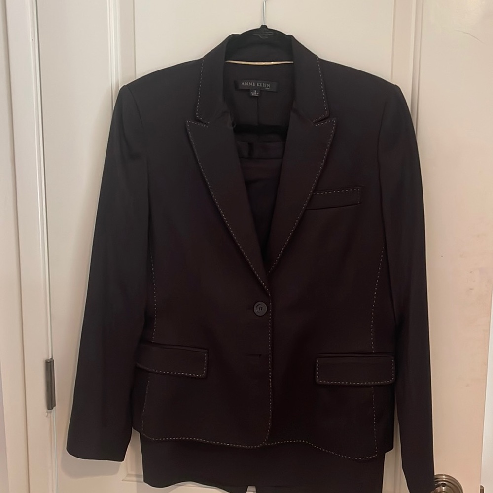 Beautiful Anne Klein skirt suit with fine stitching detail.
